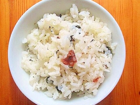 わかめと梅干しの炊き込みご飯